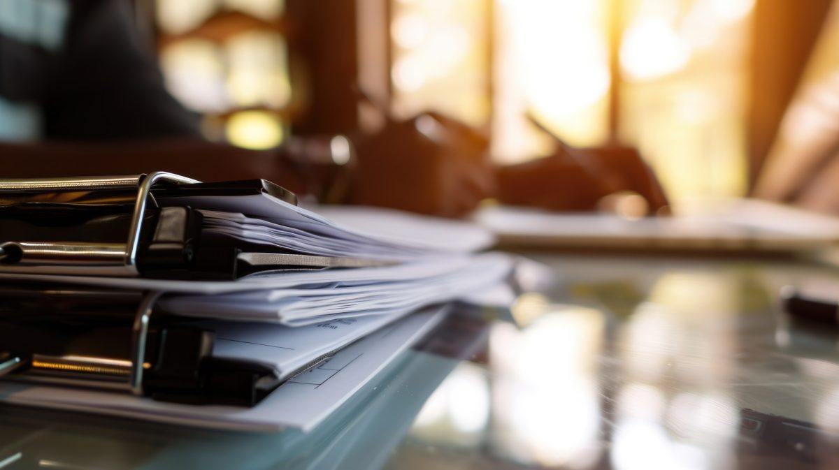 Bild mit Papierstapel - Webdesign Planung und Beratung